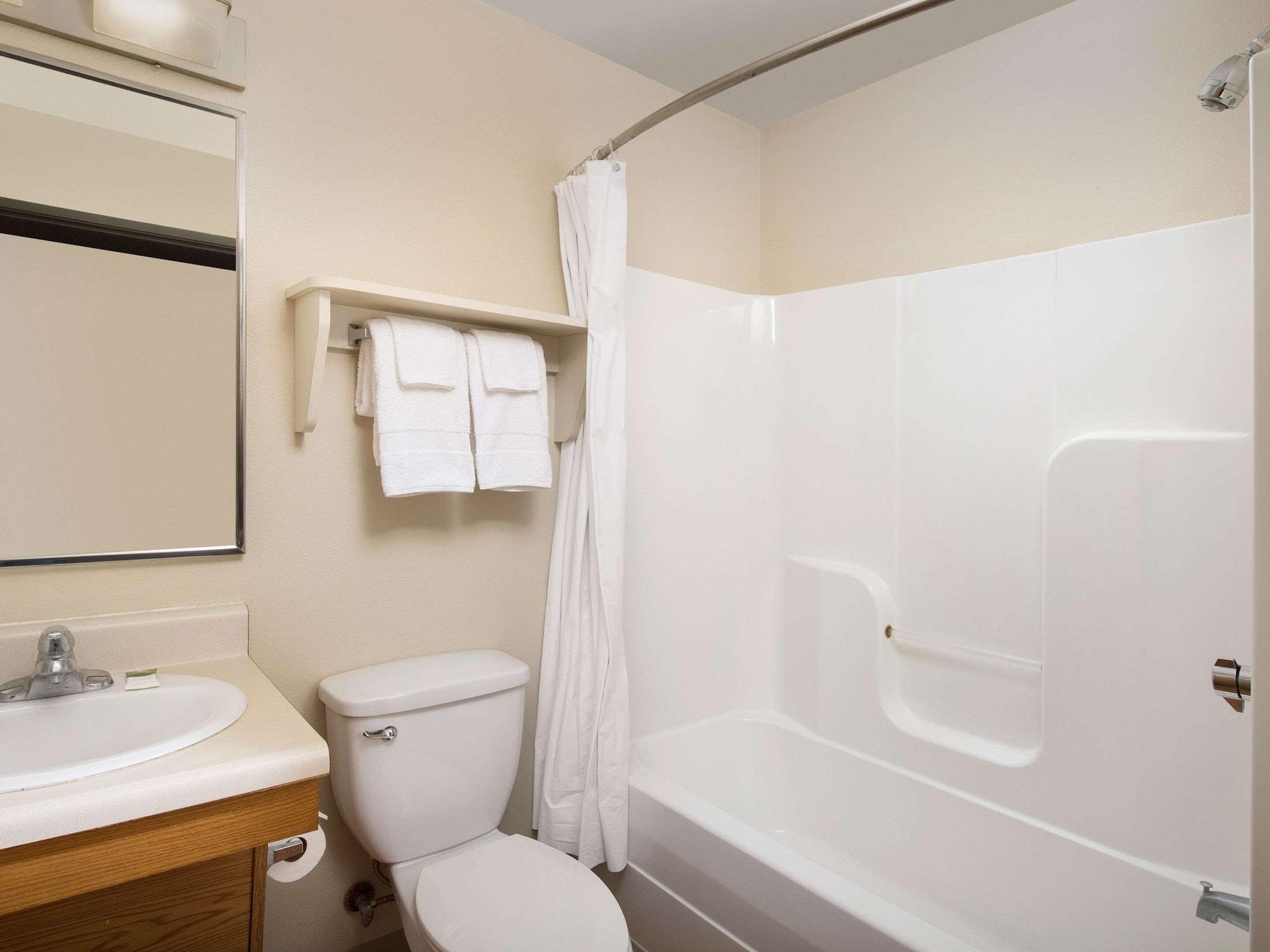 Suburban Studios Watford City Εξωτερικό φωτογραφία