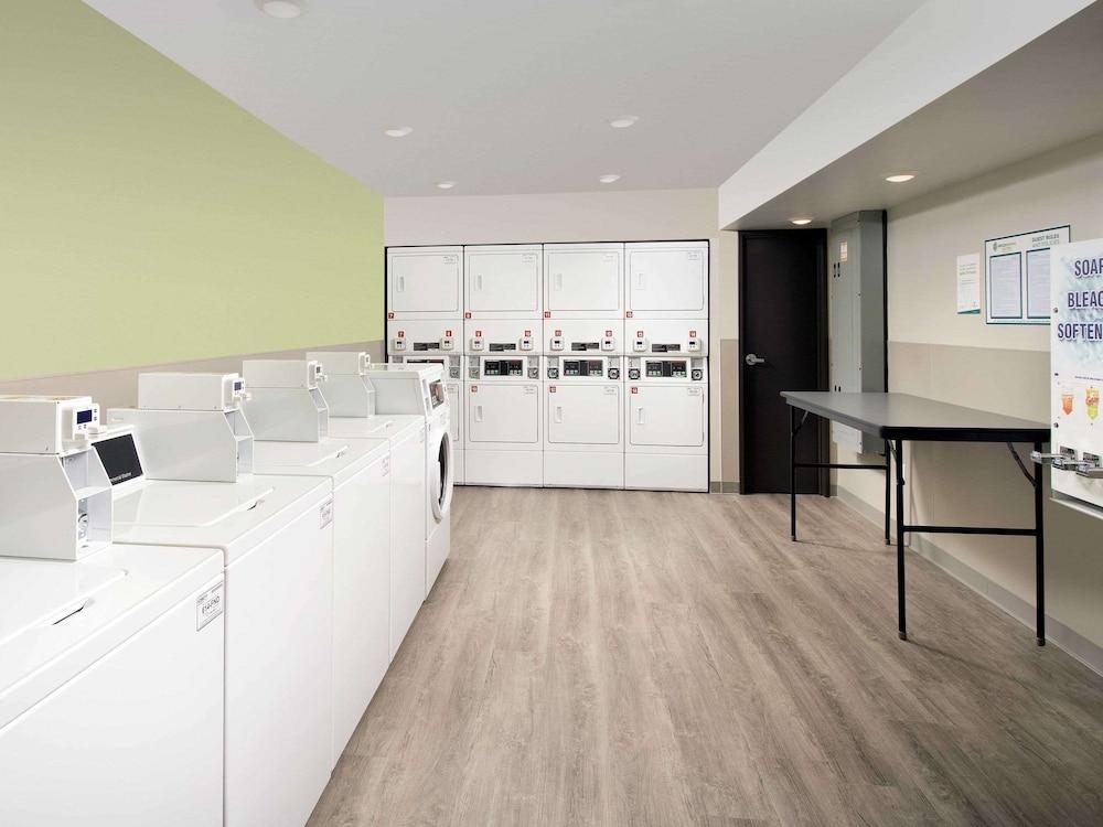 Suburban Studios Watford City Εξωτερικό φωτογραφία
