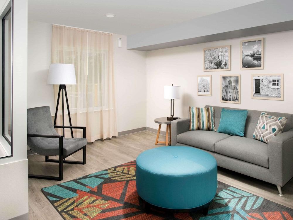 Suburban Studios Watford City Εξωτερικό φωτογραφία