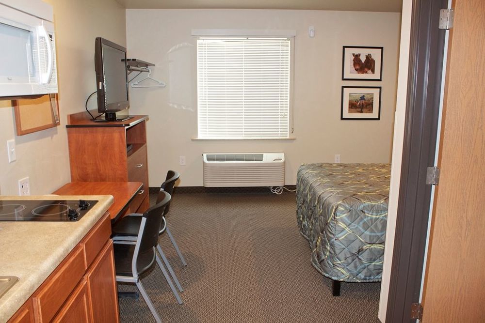 Suburban Studios Watford City Δωμάτιο φωτογραφία
