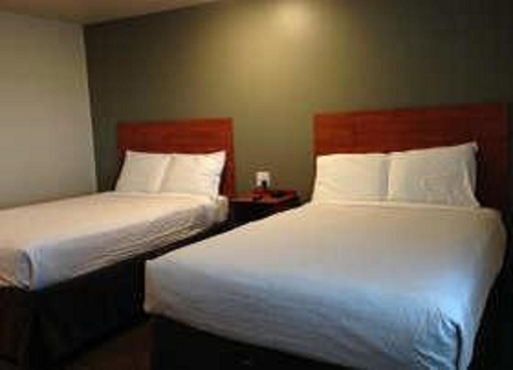 Suburban Studios Watford City Εξωτερικό φωτογραφία